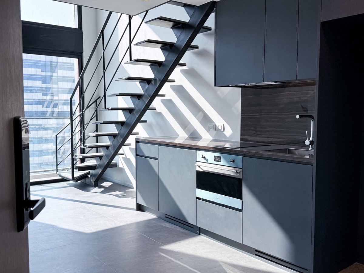 รูป RARE FIND: 1BR DUPLEX @ THE LOFTS SILOM – ONLY 12MB - รูปที่ 9/31