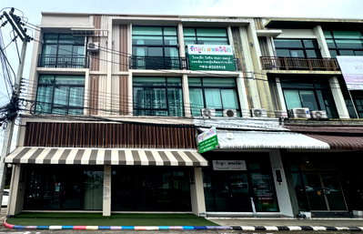เช่าอาคารพาณิชย์ เชียงใหม่ : 🏢✨ ให้เช่าอาคารพาณิชย์ 3 ชั้น 2 ตึกใหญ่ติดกัน ทำเลดีมาก ย่านรวมโชค 📍 โครงการ Fifth Avenue รวมโชค