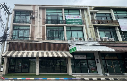 🏢✨ ให้เช่าอาคารพาณิชย์ 3 ชั้น 2 ตึกใหญ่ติดกัน ทำเลดีมาก ย่านรวมโชค 📍 โครงการ Fifth Avenue รวมโชค