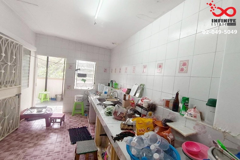 รูป ขายทาวน์เฮาส์ 2 ชั้น ถนนหทัยราษฎร์  หมู่บ้านเมืองประชา 31 ตรว. หลังริม จอดรถได้ 2 คัน - รูปที่ 8/9