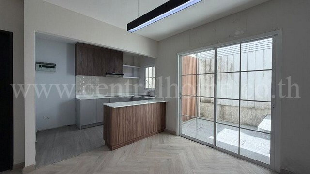 รูป ทาวน์โฮม 3 ชั้น เดอะ ซิมโฟนี่ นวมินทร์ 163 บ้านตัวอย่าง - รูปที่ 8/39