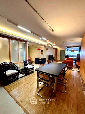 Condos for rent : High-Floor 2-BR 97 Sqm I.T.F. Silom Palace Near BTS Chong Nonsi (400m) (ID 3141691)