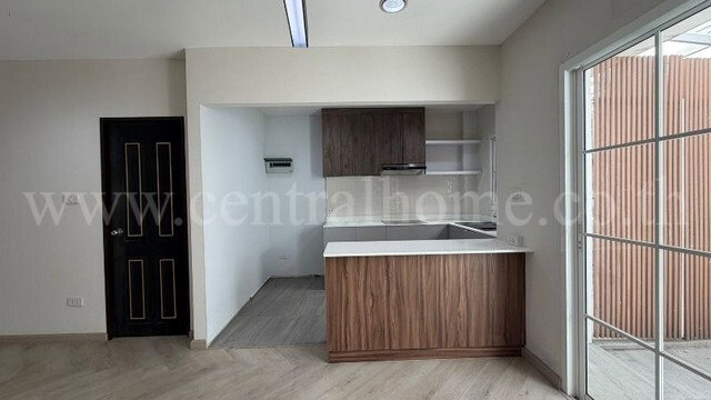 รูป ทาวน์โฮม 3 ชั้น เดอะ ซิมโฟนี่ นวมินทร์ 163 บ้านตัวอย่าง - รูปที่ 9/39