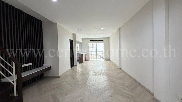 รูป ทาวน์โฮม 3 ชั้น เดอะ ซิมโฟนี่ นวมินทร์ 163 บ้านตัวอย่าง - รูปที่ 5/39
