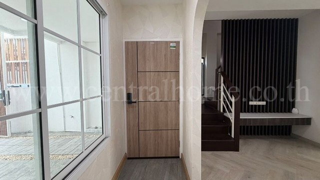 รูป ทาวน์โฮม 3 ชั้น เดอะ ซิมโฟนี่ นวมินทร์ 163 บ้านตัวอย่าง - รูปที่ 6/39