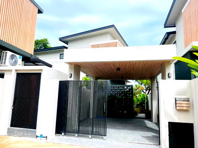 เช่าบ้านเดี่ยว เทศบาลตำบลดอนแก้ว : 🏡🏊‍♂️ ให้เช่า Luxury Pool Villa 2 ชั้น สไตล์ Modern พร้อมสระว่ายน้ำส่วนตัว  #AHD-V0136
