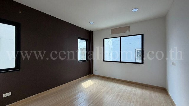 รูป ทาวน์โฮม 3 ชั้น เดอะ ซิมโฟนี่ นวมินทร์ 163 บ้านตัวอย่าง - รูปที่ 18/39