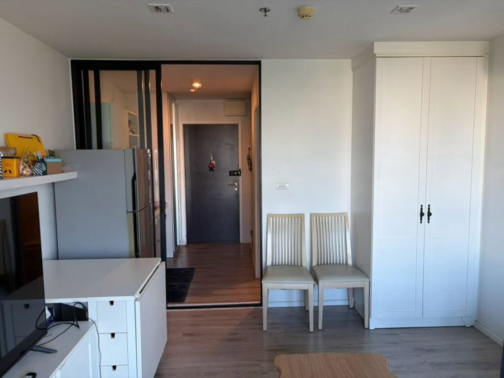 picture For Rent Knightsbridge (Charming Arty Vintage) (BTS Bearing) Unit 989/118 - 6/16