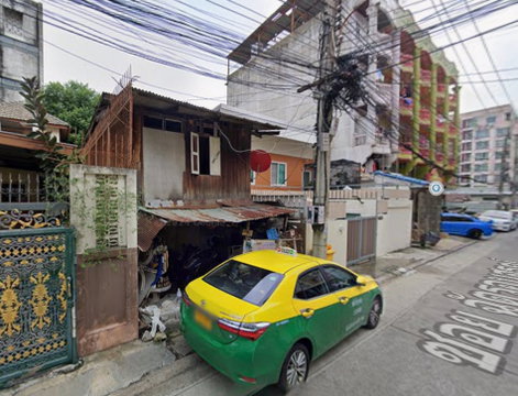 Call : 065-864-4111 Land with existing structures 21 sq.wa Soi Ratchadaphisek 13, Din Daeng
