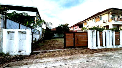 Land for sale Chonburi : Land for Sale 65.7 Sq.wah in Siam Mantrathara Village, Ban Bueng