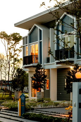 ขายทาวน์โฮม : บ้านตัวอย่าง แต่งครบพร้อมอยู่ แปลงมุมโซนส่วนตัว ลดพิเศษ 4.59 ล้าน* ฟรี! เฟอร์นิเจอร์ทั้งหลัง ทำเลบางบ่อ ใกล้ทางด่วน จองด่วน หรือ นัดเข้าชมโครงการ