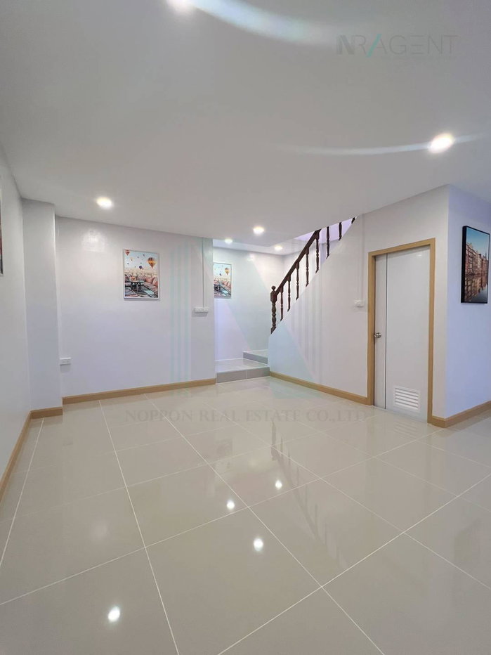 รูป 📌 ขายทาวน์เฮาส์ โครงการ รสสุคนธ์ 2 ชั้น 3 ห้องนอน 2 ห้องน้ำ - รูปที่ 4/8