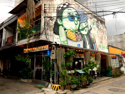 พื้นที่ขายของ รร.มงฟอร์ตวิทยาลัย แผนกประถม : เซ้งกิจการร้านอาหาร พร้อม Rooftop Bar 3 ชั้น ย่านเมืองเก่าเชียงใหม่ ทำเลทอง ใกล้ประตูท่าแพ พร้อมอุปกรณ์ครบ