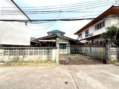 บ้านเดี่ยว รร.เตรียมอุดมศึกษาน้อมเกล้า  : 📌 ขายบ้านแฝด โครงการ เอื้องฟ้าวิลล่า เสรีไทย 67 1 ชั้น 3 ห้องนอน 1 ห้องน้ำ