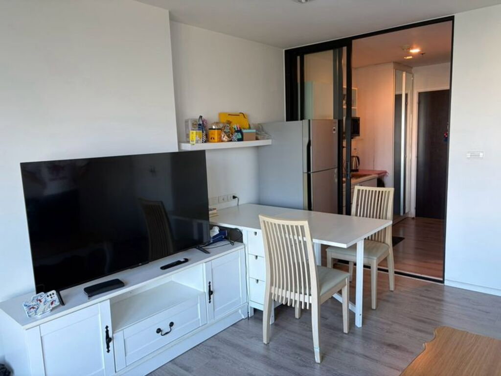 picture For Rent Knightsbridge (Charming Arty Vintage) (BTS Bearing) Unit 989/118 - 8/16