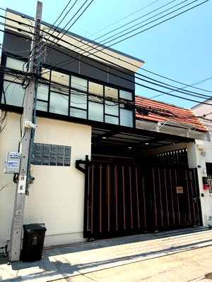 Townhouses for rent Watthana : For Rent | Twin Townhouses | Sukhumvit 16  | Prime Asoke Location  4bedrooms