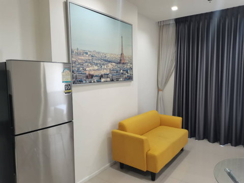 Available for rent! Quinn Ratchada17. A Cozy living 1 Bedroom with 35sqm. City view high floor with unblocked view. Ready to move in.