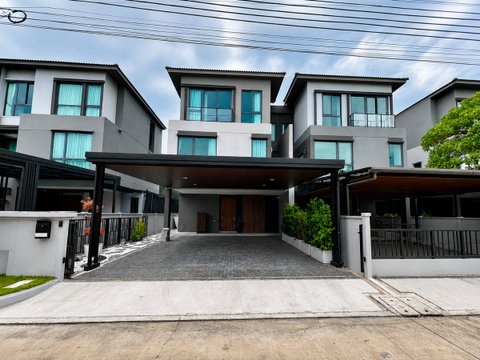 ขายบ้านหรู Baan Klang Muang The Edition โยธินพัฒนา ราคาพิเศษ ขายขาดทุน ฟรี Built-in ทั้งหลัง มูลค่ากว่า 3.8 ล้านบาท บ้านพร้อมเข้าอยู่ 