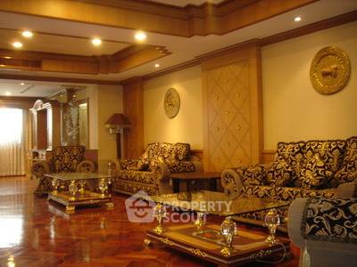 22nd-Floor 4-BR Arunroj Tower Condominium By BTS Asoke (ID 512386)