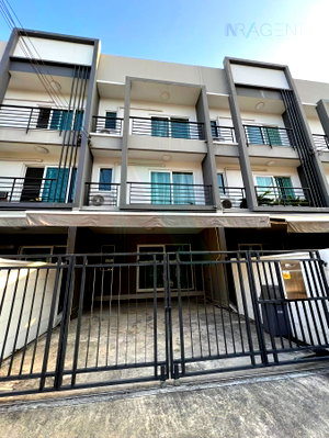 Townhouses for rent : 📌 For Rent 3-story Townhouse BAAN KLANG MUANG SUANLUANG 3 bedroom 3 bathroom