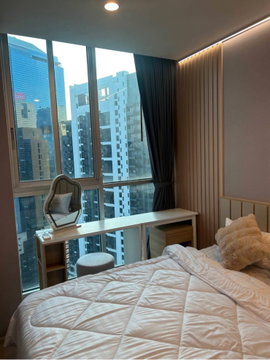 S292 🔥 For Rent 📍 Noble Revolve Ratchada 📍 Ready to move in. Fully furnished with appliances. Condo next to MRT Cultural Centre.