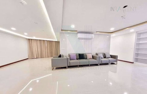 ขายคอนโด เพรสซิเด้นท์ พาร์ค สุขุมวิท 24 อาคาร 1 ชั้น 12 3 ห้องนอน ขนาด 220 ตรม ใกล้ Terminal 21