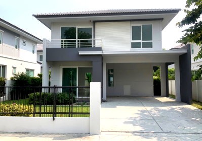 Houses for rent : For Rent: 2-story detached house in Pruksalada Pracha Uthit 90 project. 55 sq.wah, 3 bedrooms, 3 bathrooms. 25,000 THB/month.