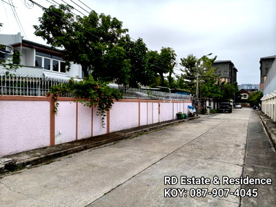 Houses for sale Bangna Commercial College : Single house for sale in Sukhumvit 64. Land size 131 sq.wa. 650 m from BTS Punnawithi.