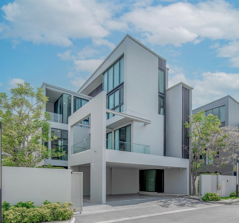 Houses for rent : 3-story detached house for rent in Vive Village, Bangkok Kreetha. Beautiful and ready to move in. Near Stamford University. Add Line: @841qqlnr