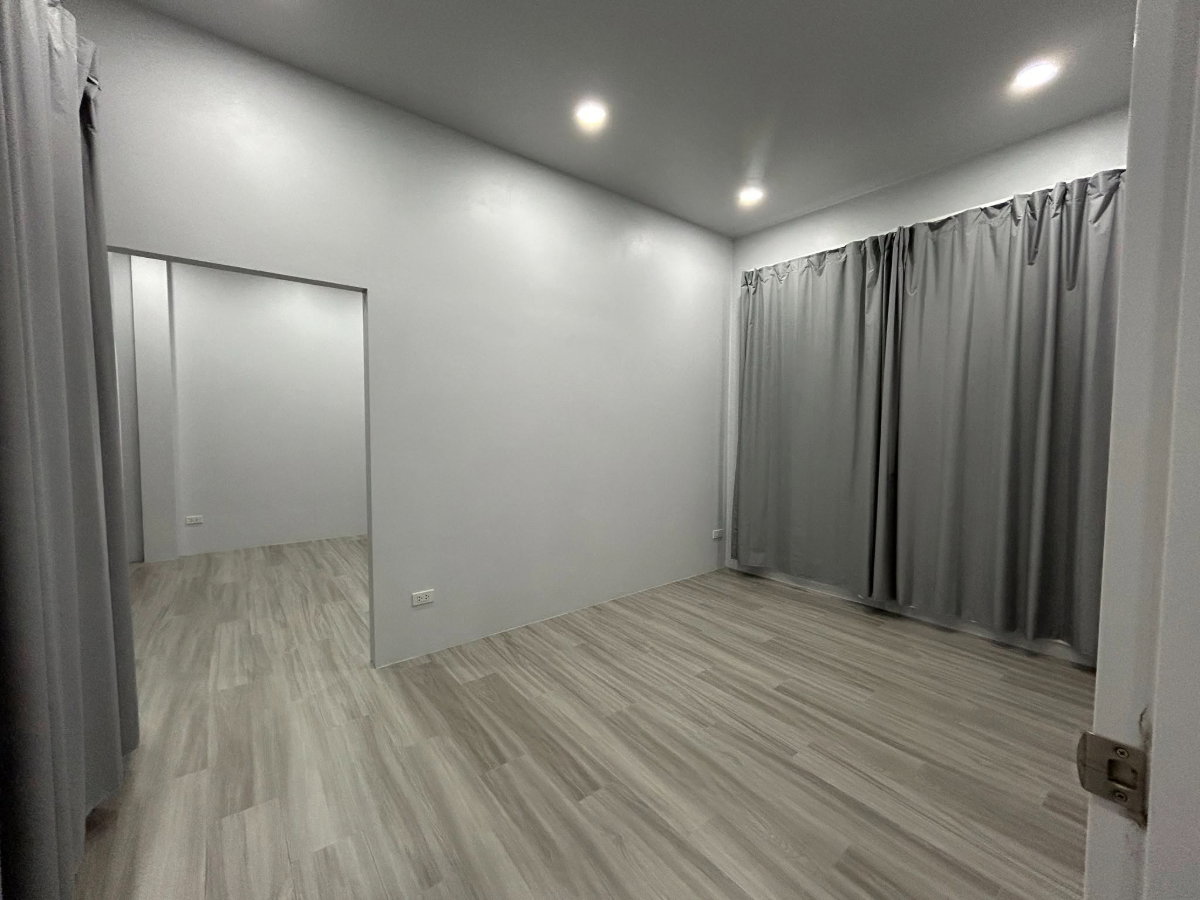 รูป ขายบ้านเดียวอ่างทอง ตรงข้ามโรงเรียนสตรีอ่างทอง เจ้าของขายเอง ต่อรองได้ - รูปที่ 3/16