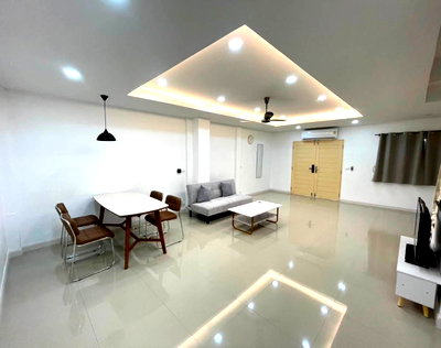 Townhouses for rent วิทยาลัยดุสิตธานี : For rent: 2-story townhouse + rooftop, Sukhumvit 81 | Only 400 meters from BTS On Nut, ready to move in immediately (TH6919)