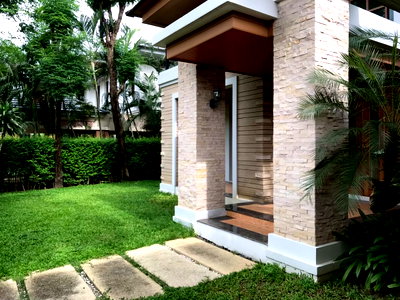 บ้านเดี่ยวให้เช่า : Narasiri พัฒนาการ บ้านเดี่ยวหรู 4 ห้องนอน 350 ตร.ม. พร้อมเข้าอยู่
