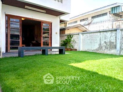 Houses for sale Ratchadaphisek Road : Pet-Friendly 5-BR House For Sale Near Chan Kasem Chatuchak (ID 3152719)