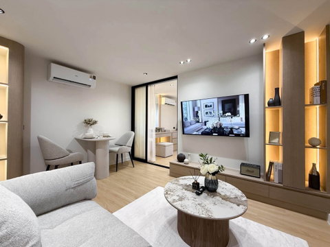 POS ศรีธนาคอนโด 2 ห้องรีโนเวทใหม่ Modern Cozy แต่งครบ พร้อมอยู่ วิวเมือง บรรยากาศร่มรื่น