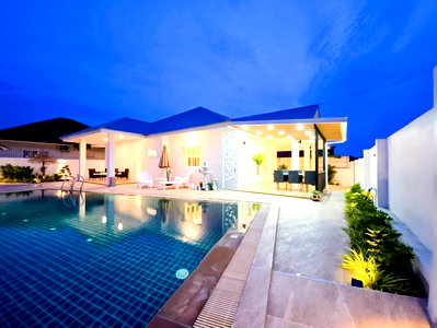 Houses for sale  Yak Jay Market : Pool Villa for Sale Bang Saray Pattaya