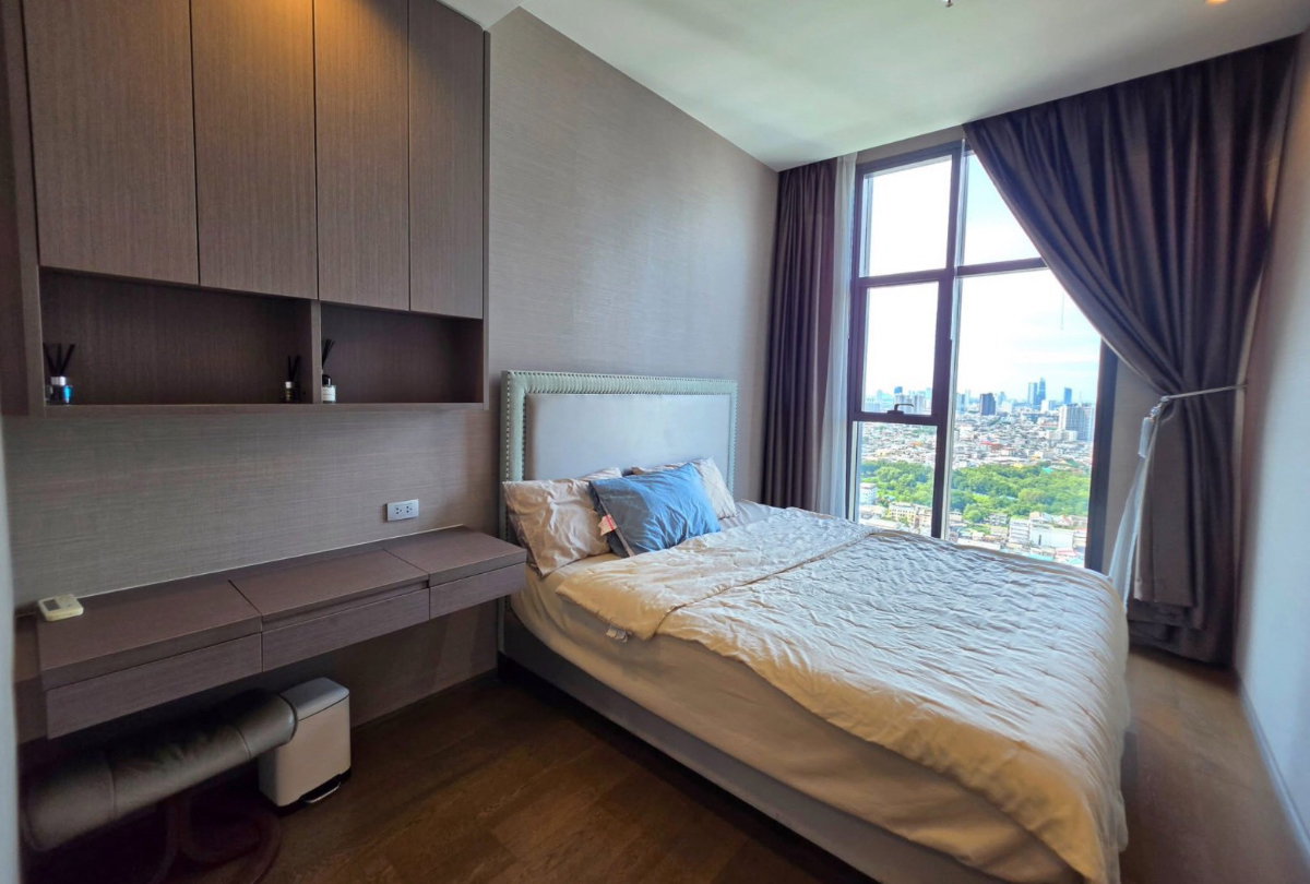 picture The Diplomat                Sathorn  - 5/14