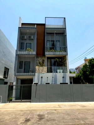 บ้านเดี่ยว สนามบินสุวรรณภูมิ : ขายบ้านเดี่ยว 3 ชั้น โครงการปรีชา ราม 3 – รามคำแหง–พัฒนาการ บ้านหลังใหญ่ พร้อมลิฟต์ส่วนตัว ขายต่ำกว่าราคาประเมิน