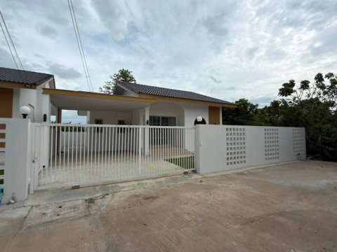 บ้านเดี่ยว สไตล์มินิมอล ว่างให้เช่า. พื้นที่ 110 ตรม. 2 ห้องนอน