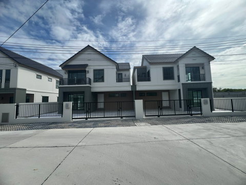 บ้านแฝดขนาดใหญ่ 4 ห้องนอน ดีไซน์ใหม่ Modern Barn house