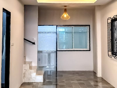 ทาวน์โฮม ถนนพรประภานิมิต : Townhouse for Sale Noen Plub Wan East Pattaya 2 Bedroom