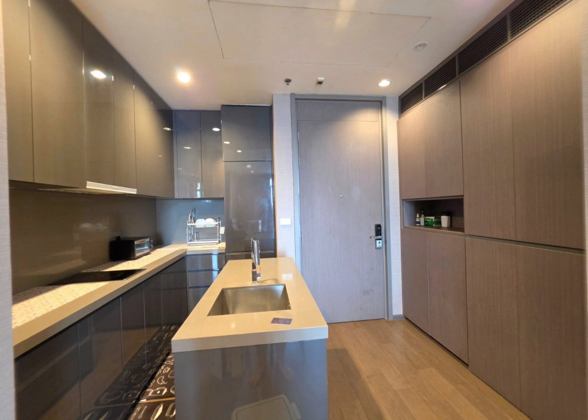 picture The Diplomat                Sathorn  - 2/14
