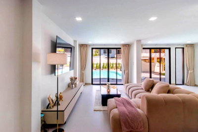บ้านเดี่ยว พิพิธภัณฑ์ยางพารา  : High End Pool House for Sale Central Pattaya 7 Bedroom
