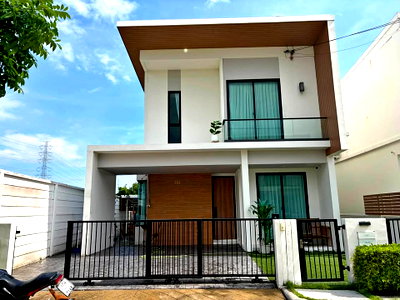 เช่าบ้านแฝด มาร์เก็ต วิลเลจ สุวรรณภูมิ : R3122 ให้เช่าบ้านแฝดสไตล์บ้านเดี่ยวหลังริม Como Bianca (ว่างค่ะ) ใกล้เมกาบางนา