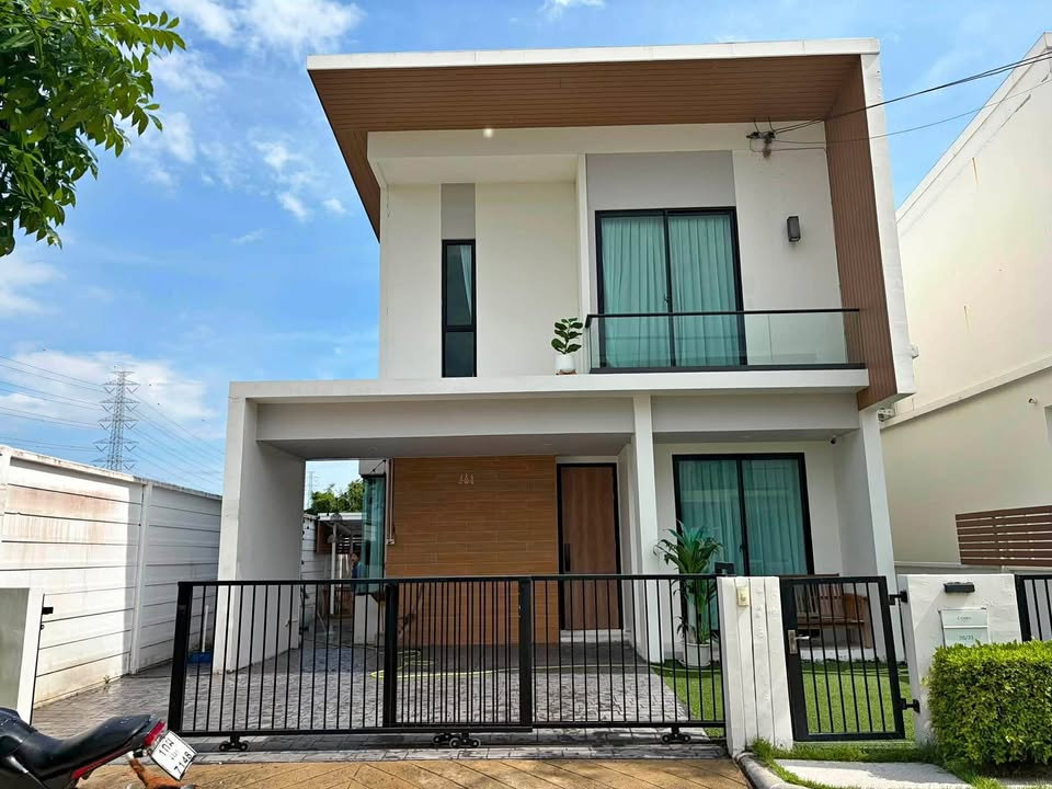 รูป R3122 ให้เช่าบ้านแฝดสไตล์บ้านเดี่ยวหลังริม Como Bianca (ว่างค่ะ) ใกล้เมกาบางนา - รูปที่ 1/22