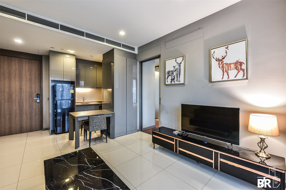 picture Special Unit, Great Value M Silom near BTS Chong Nonsi - 6/10