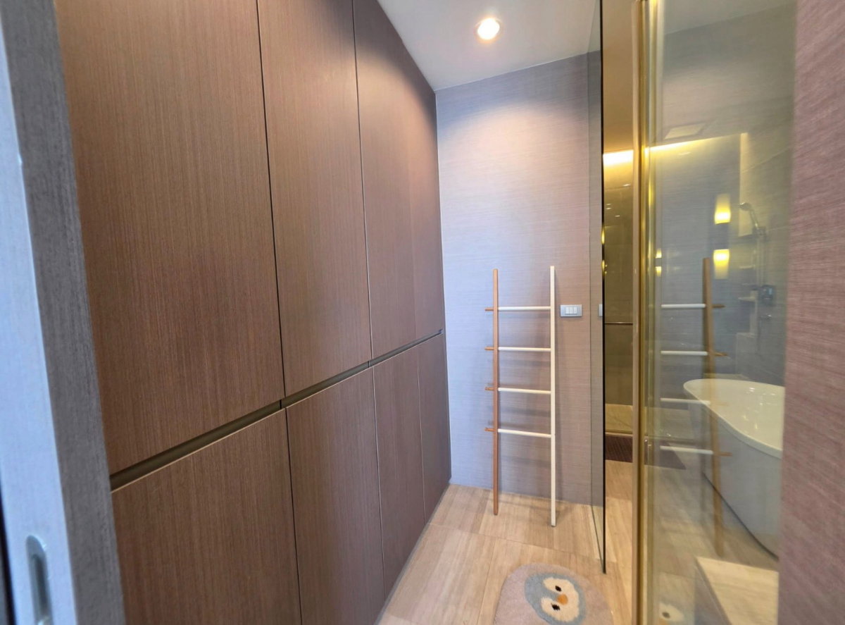 picture The Diplomat                Sathorn  - 9/14