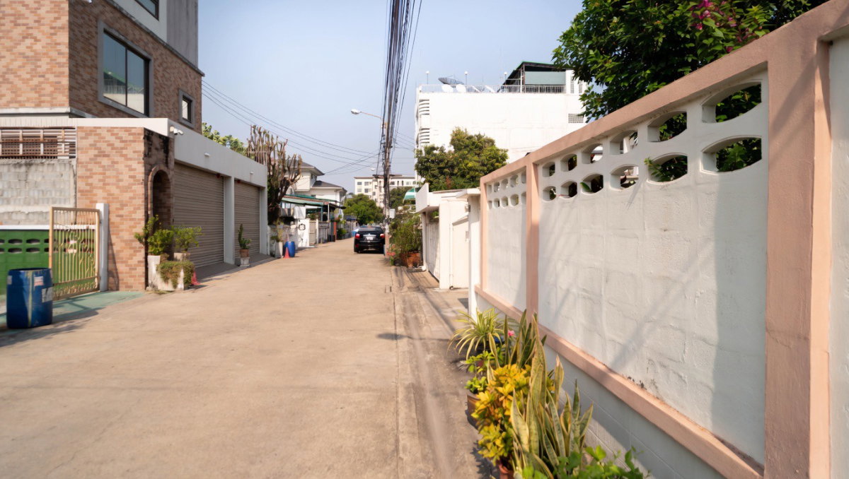 รูป ขายด่วน📍 ที่ดินพร้อมบ้าน เสรีพระราม 9 ✨ ขนาด 73 ตรว เพียง 17.5 ล้าน - รูปที่ 3/11