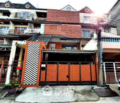 เช่าบ้านเดี่ยว ทรู ทาวเวอร์ พัฒนาการ : บ้าน 5 ห้องนอน ขนาด 300 ตร.ม. ที่ Varatorn Ville สวนหลวง (ID 1301990)