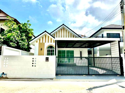 Houses for sale Kasetsart University Si Racha Campus : Newly built detached house for sale, Sak Kho intersection, Sriracha, Chonburi. Ready to move in.