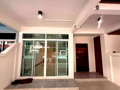 Townhouses for rent โลตัสเอ็กเพลส(สุทธิสาร) : Townhome for rent, 3 floors, newly renovated, Sutthisan-Inthamara area. Ready to move in (TH6921)